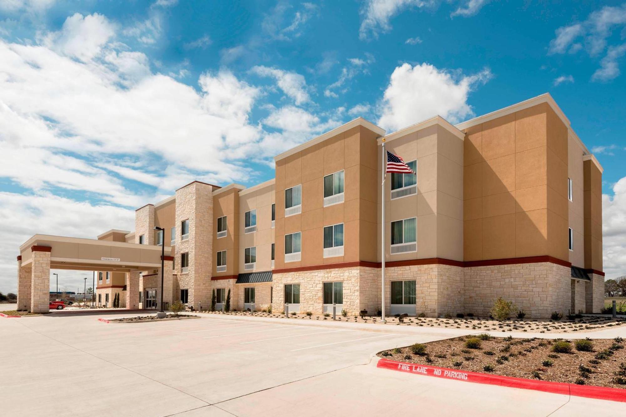 Fairfield Inn & Suites By Marriott Fredericksburg Texas Exterior photo